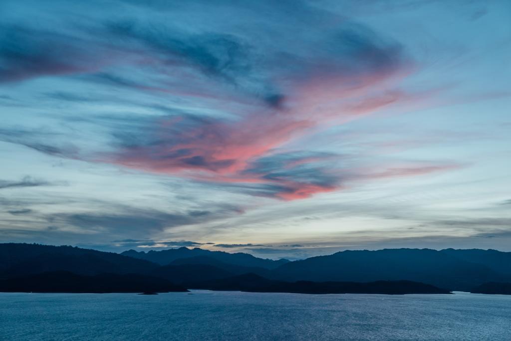 Thawsi Lake Hill Si Sawat Luaran gambar